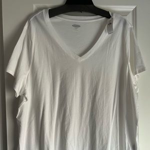 White everyday v-neck new w tags